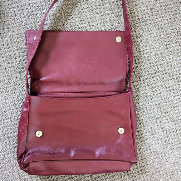 Very cute maroon red faux leather shoulder bag - perfect for fall - Picture 2 of 10
